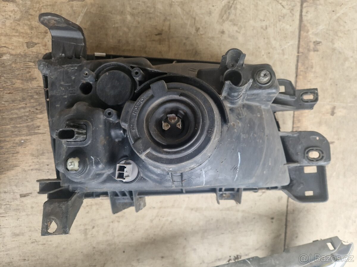 Subaru Forester SF - světla - maska - 5