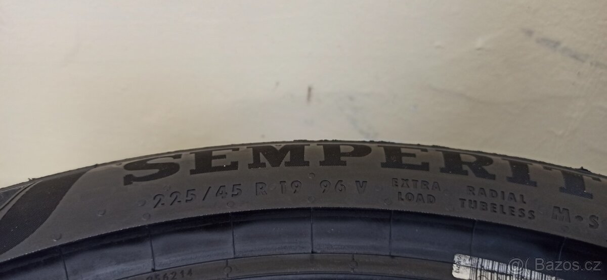 Semperit 225/45 R19 96V 8mm - 5