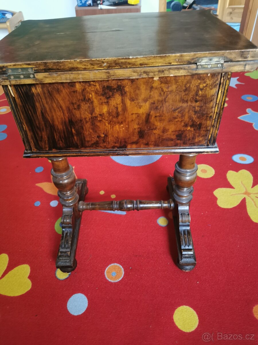 Starožitný šicí stolek - 5