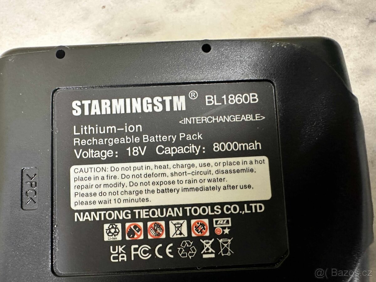 (543) Nabíječka + 2× baterie 18V 8. - 5