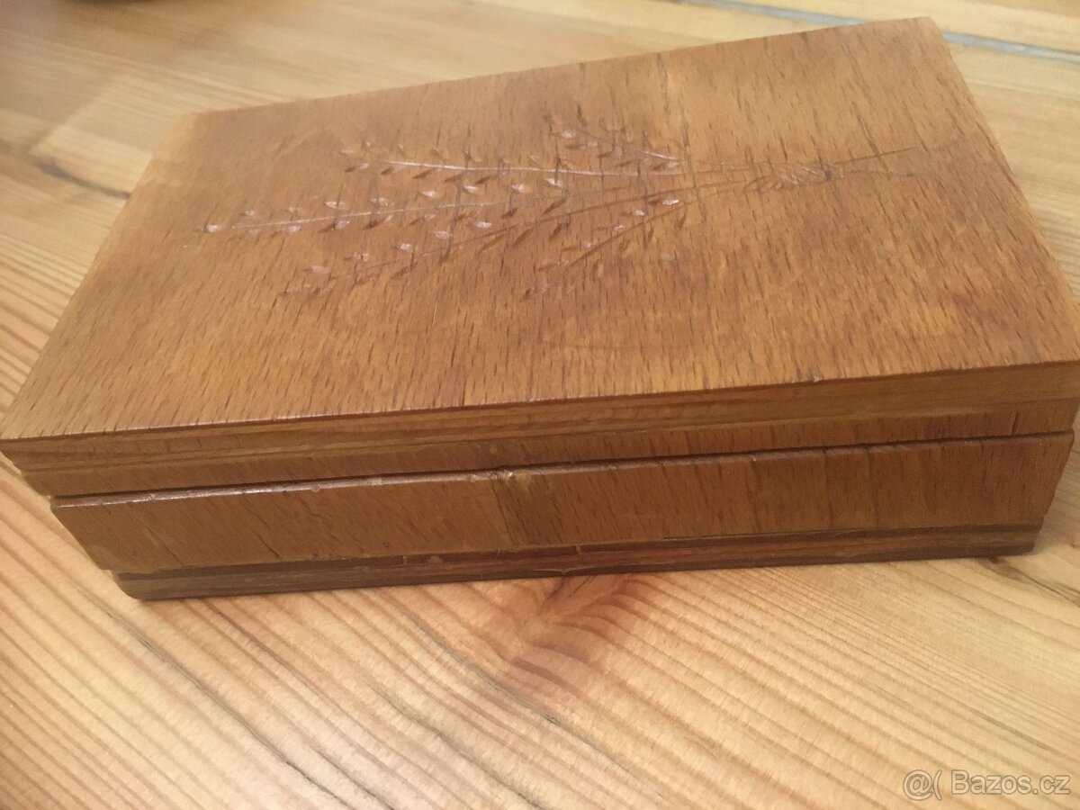 Predám pánske hodinky Geneva Tachymeter s drevenou škatuľkou - 5