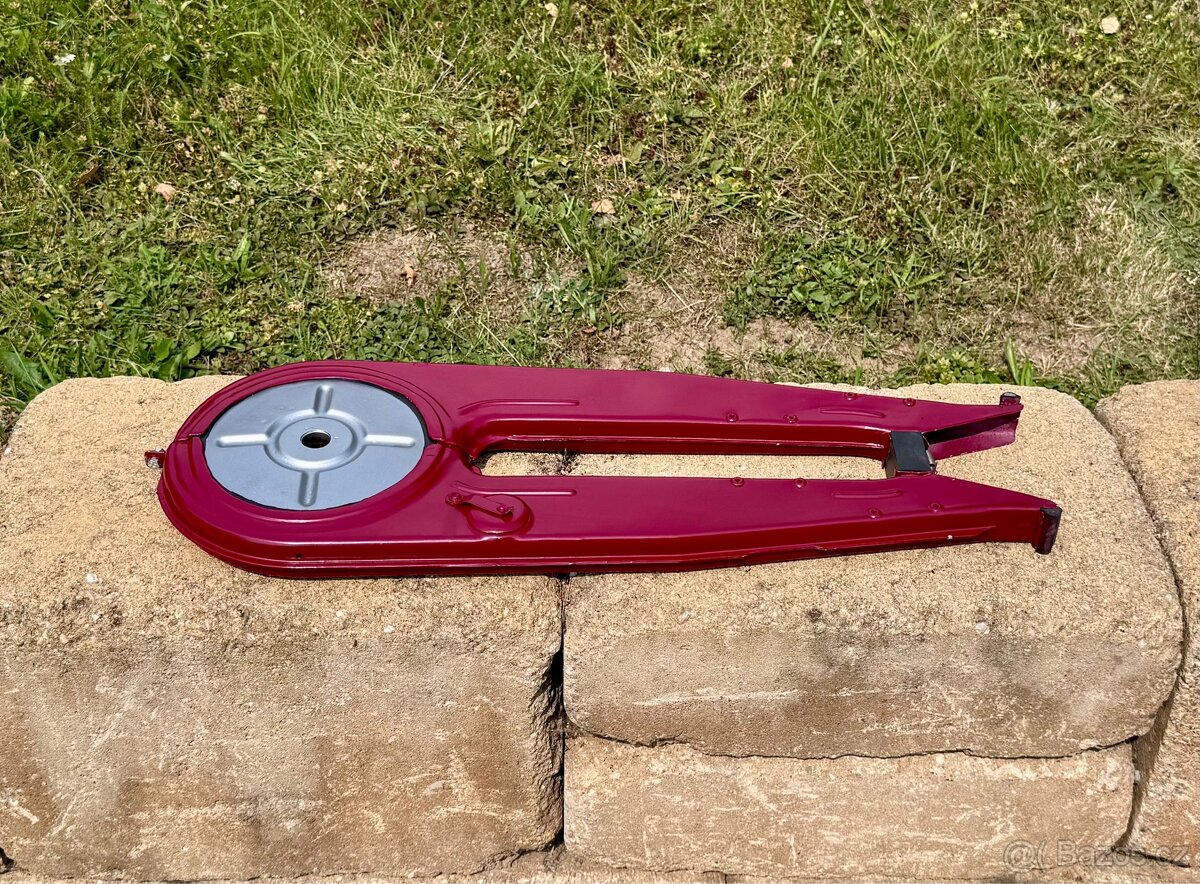 ČZ 125 175 250 - kryt řetězu - 5