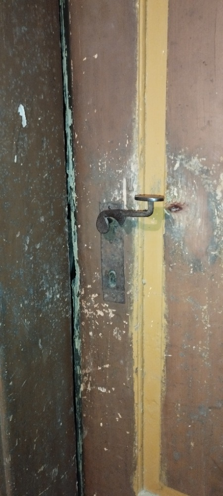 Historické kazetové dveře s původním krabicovým zámkem - 5