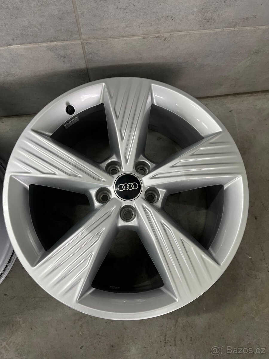 ORIGINÁLNÍ ALU SADA E-TRON R19 - 5