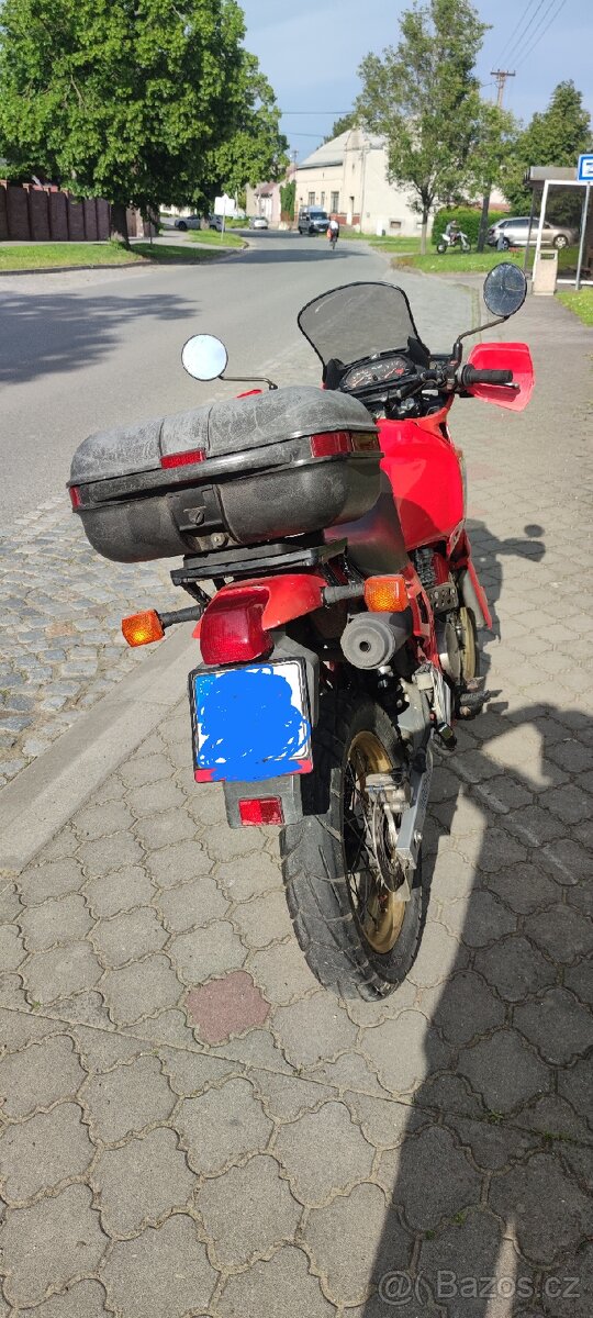 Honda Dominátor