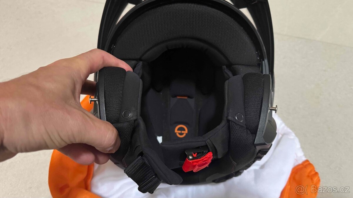 Schuberth C4 Pro s komunikátorem SC1 - 5