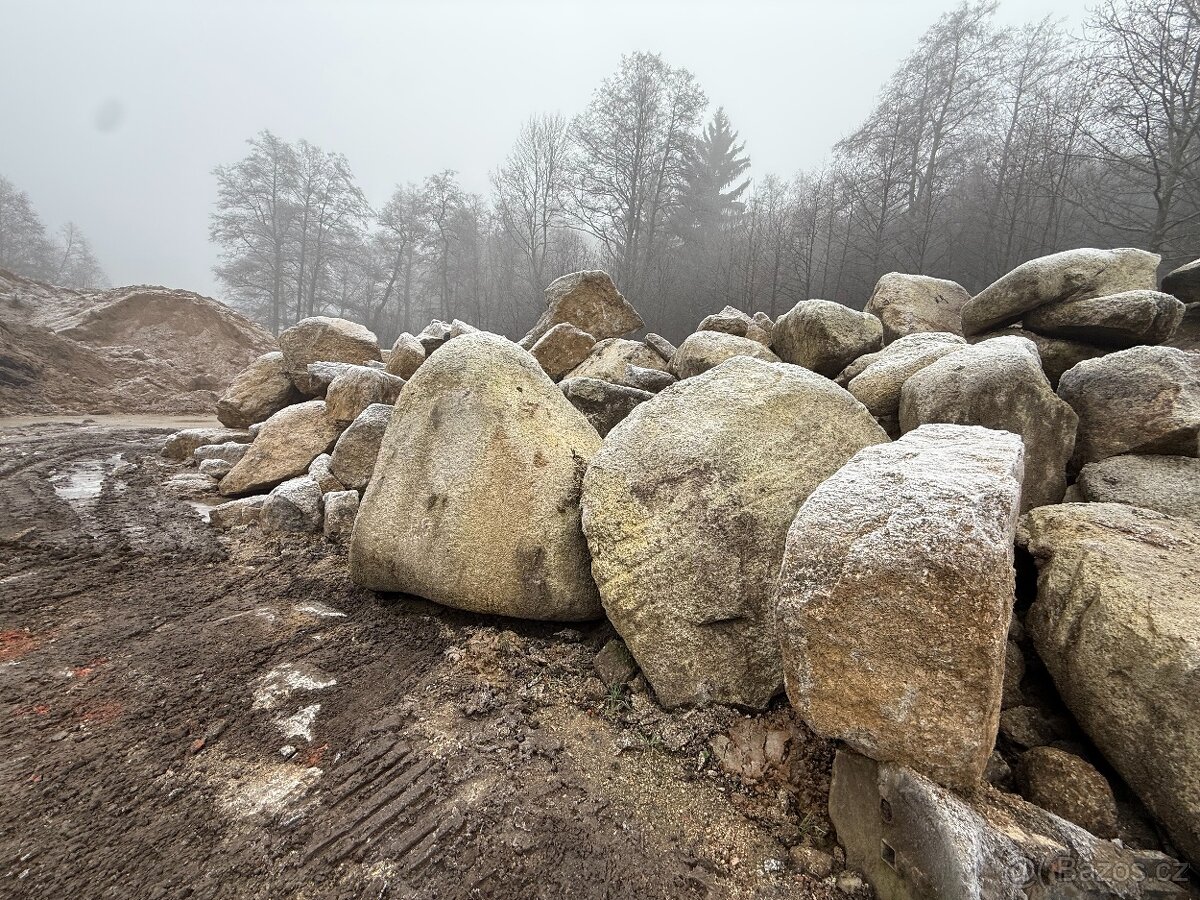 Kamen okrasny,totem-male,velke - 5