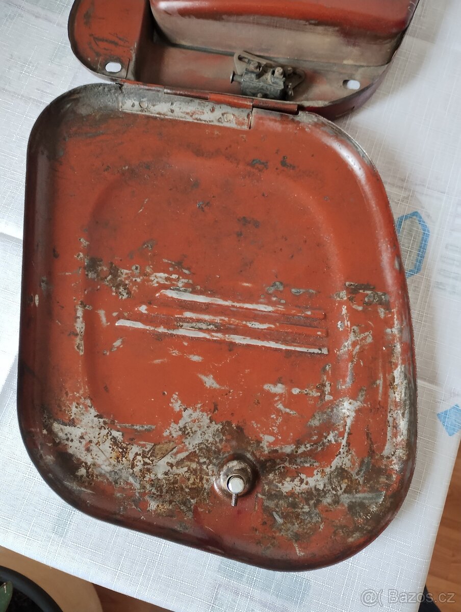 Prodám kastlík v originální barvě na Jawa ČZ - 5