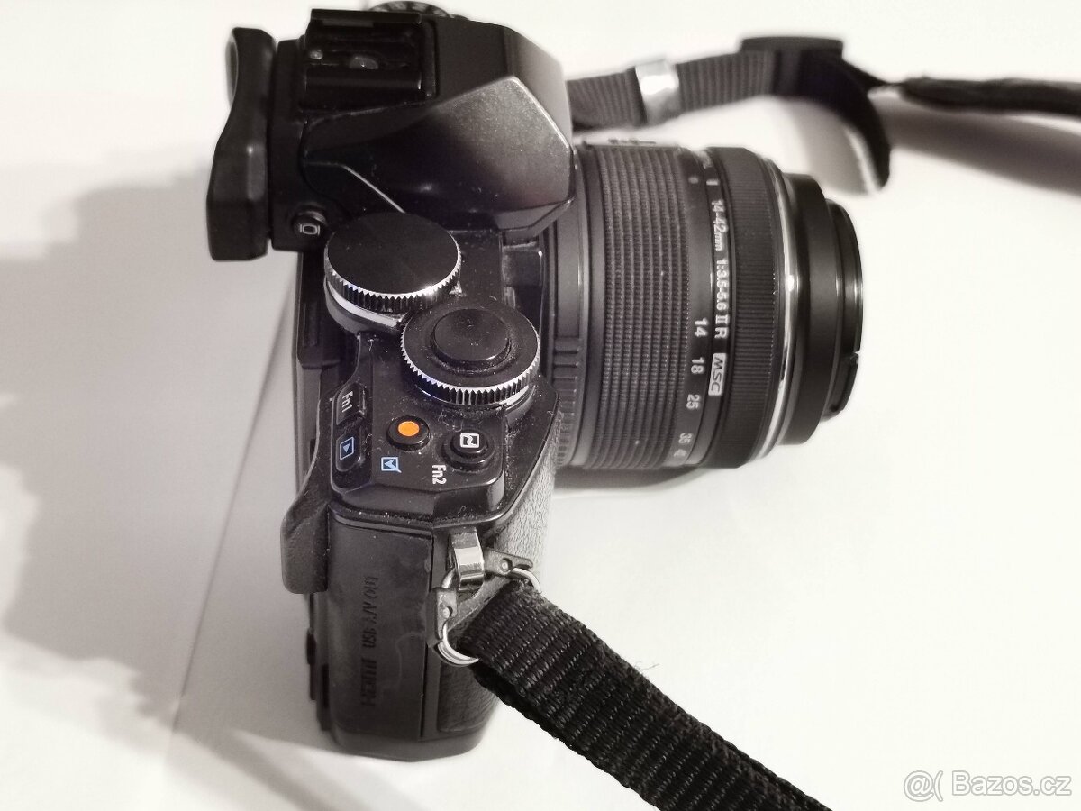 Prodám Olympus OM-D M10 s objektivem Olympus 14-42 IIR - 5
