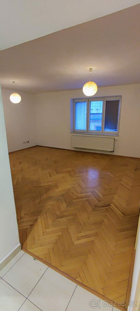 Pronájem: Prostorný byt 3+KK (82 m²) s parkováním u centra Š - 5