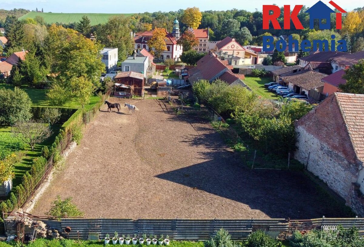 Nabízím k prodeji 2 rodinné domy s velkým pozemkem v obci By - 5