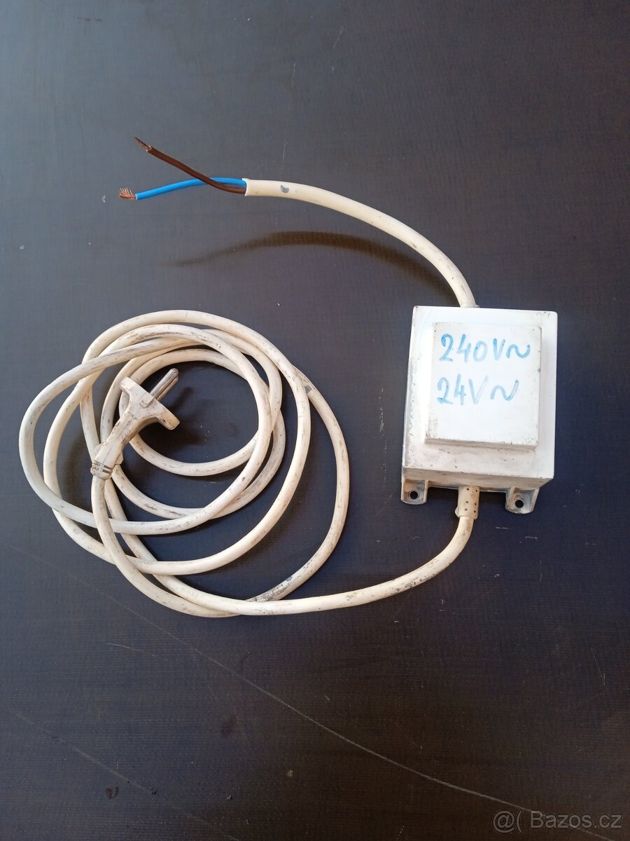 Prodám plastovou krabičku s tlačítky a stykačem na 230V - 5