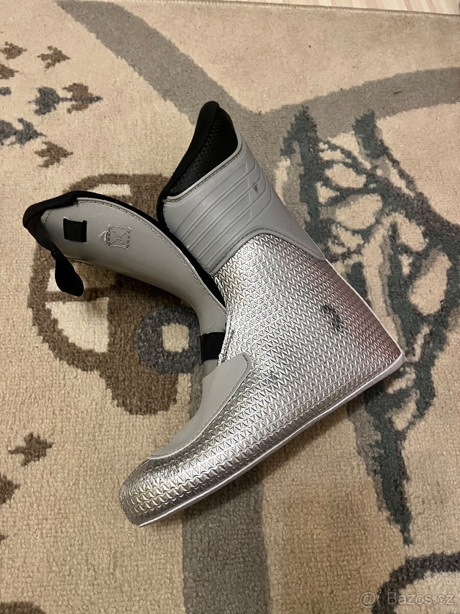 Set dětské lyže Atomic J4 + lyžáky Atomic Hawx - 5