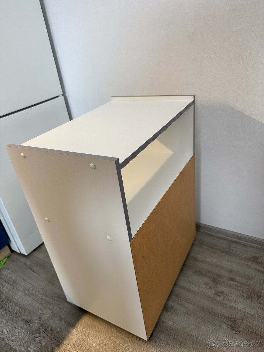 Praktická kuchyňská skříňka - 5