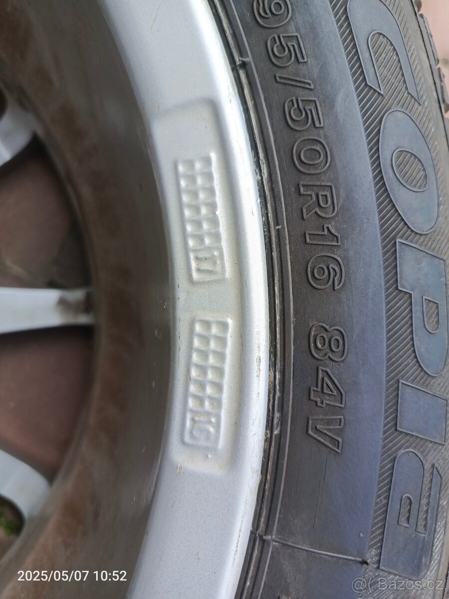 Toyota Yaris-letní pneu. - 5