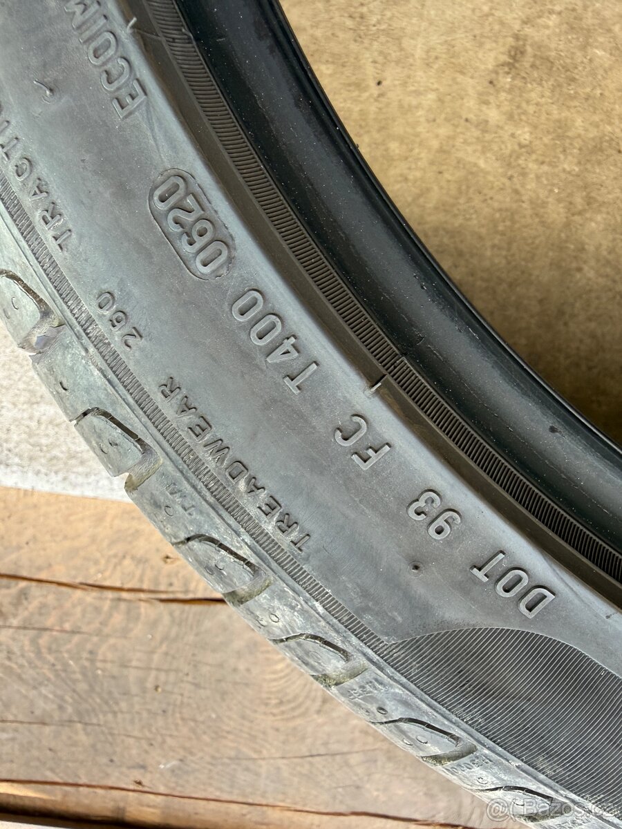 235/40 R19 Pirelli - 5