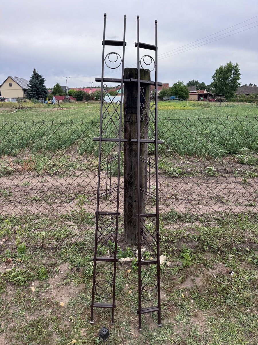 RETRO POLICOVÝ STOJAN. - 5