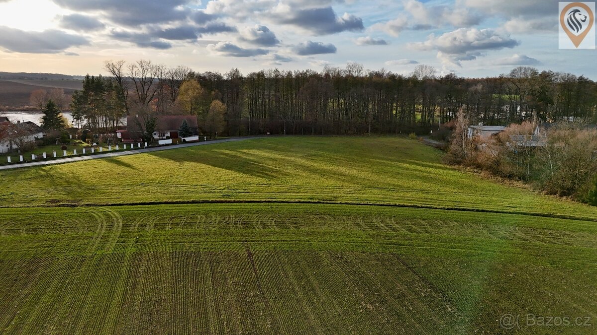 Atraktivní stavební parcela 838 m² v nové zástavbě obce Vese - 5