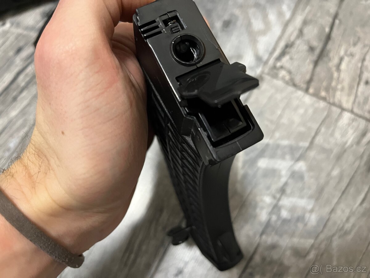 Realistická elektrická airsoftka - 5