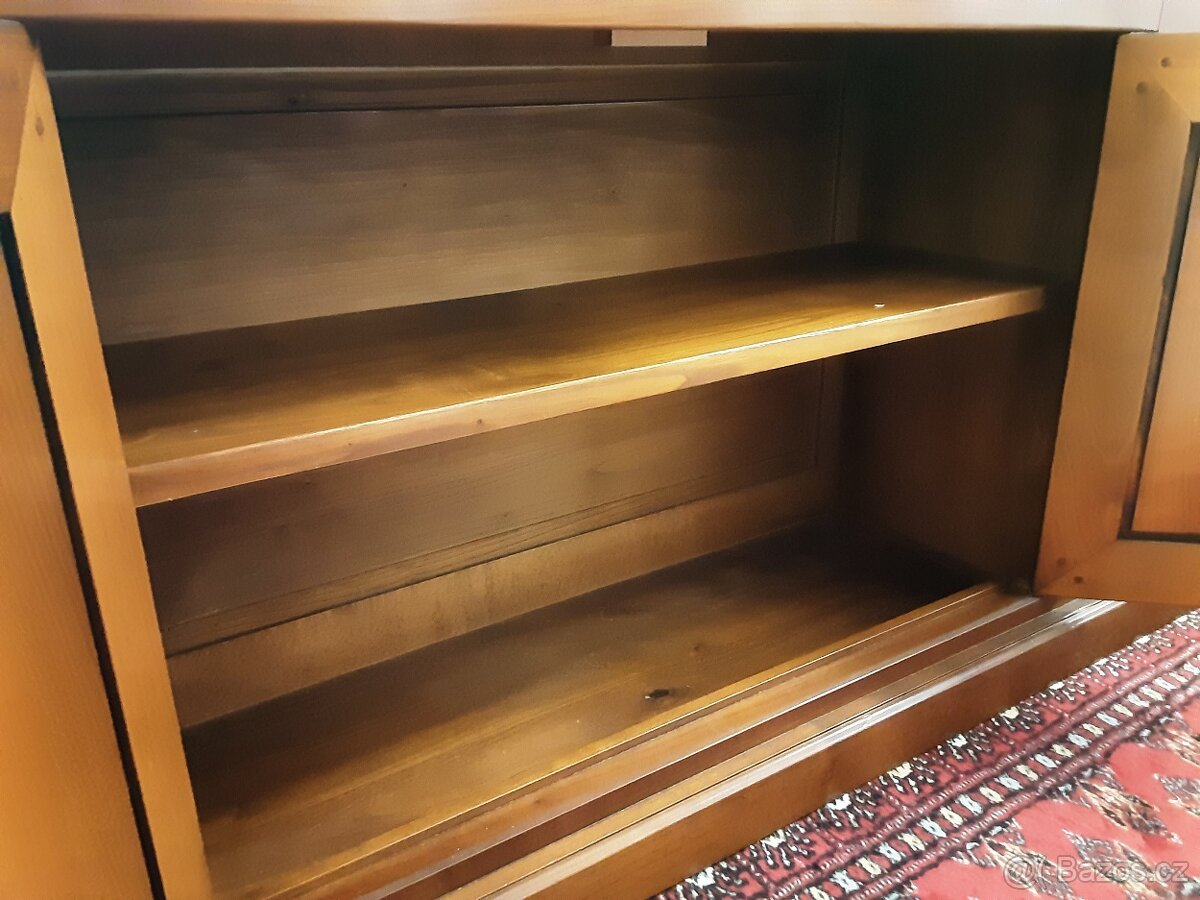 Celomasivni komoda - ořech - 5