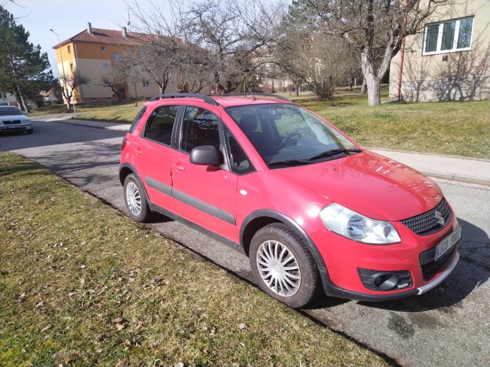 Prodám červené Suzuki SX4 - 5
