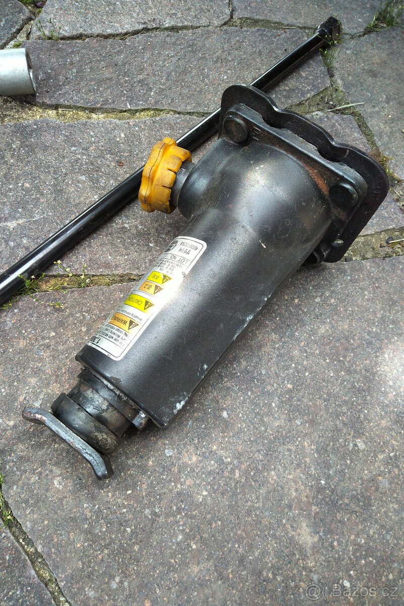 Originální zvedák, tyč a klíč na rezervu Ssangyong Rexton - 5