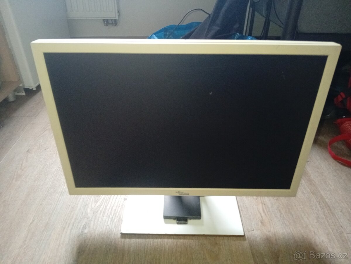 Prodám dva starší LCD monitory - 5