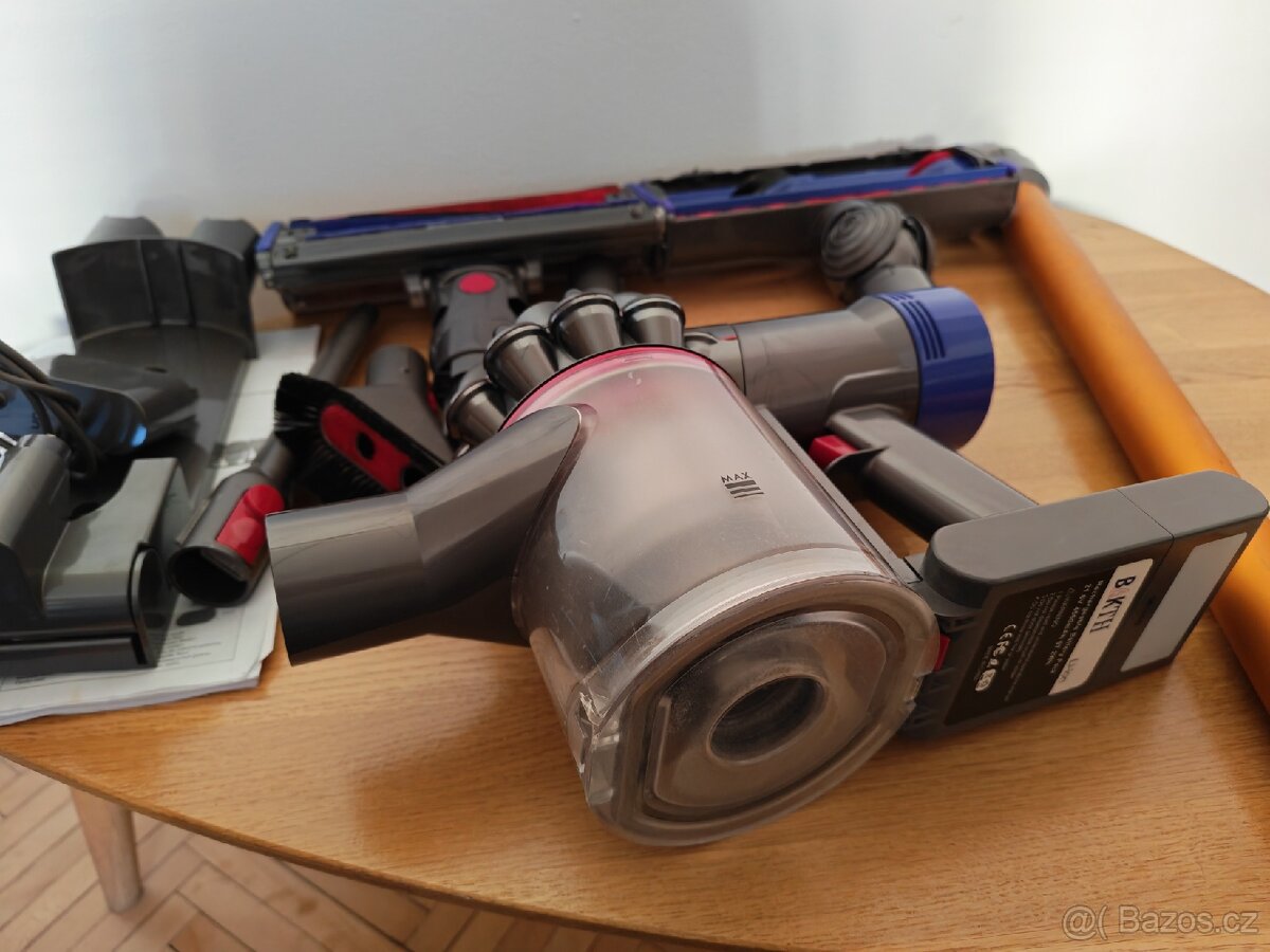 Vysavač Dyson V8 - 5