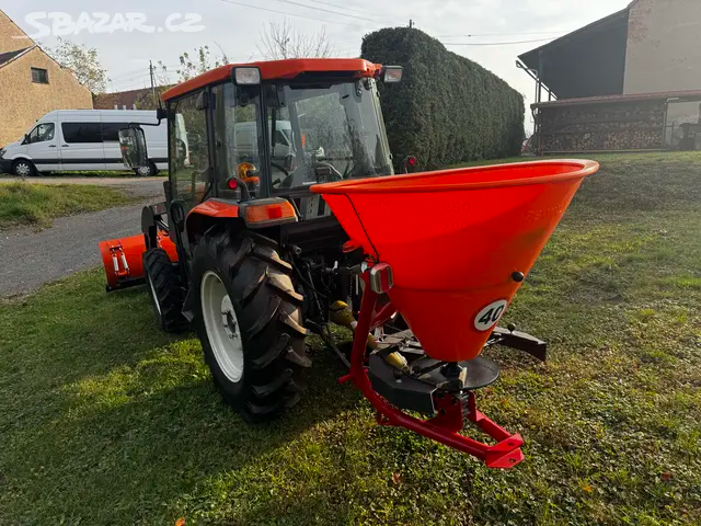 Malotraktor Kubota KL33 s čelním nakladačem zimní údržba - 5