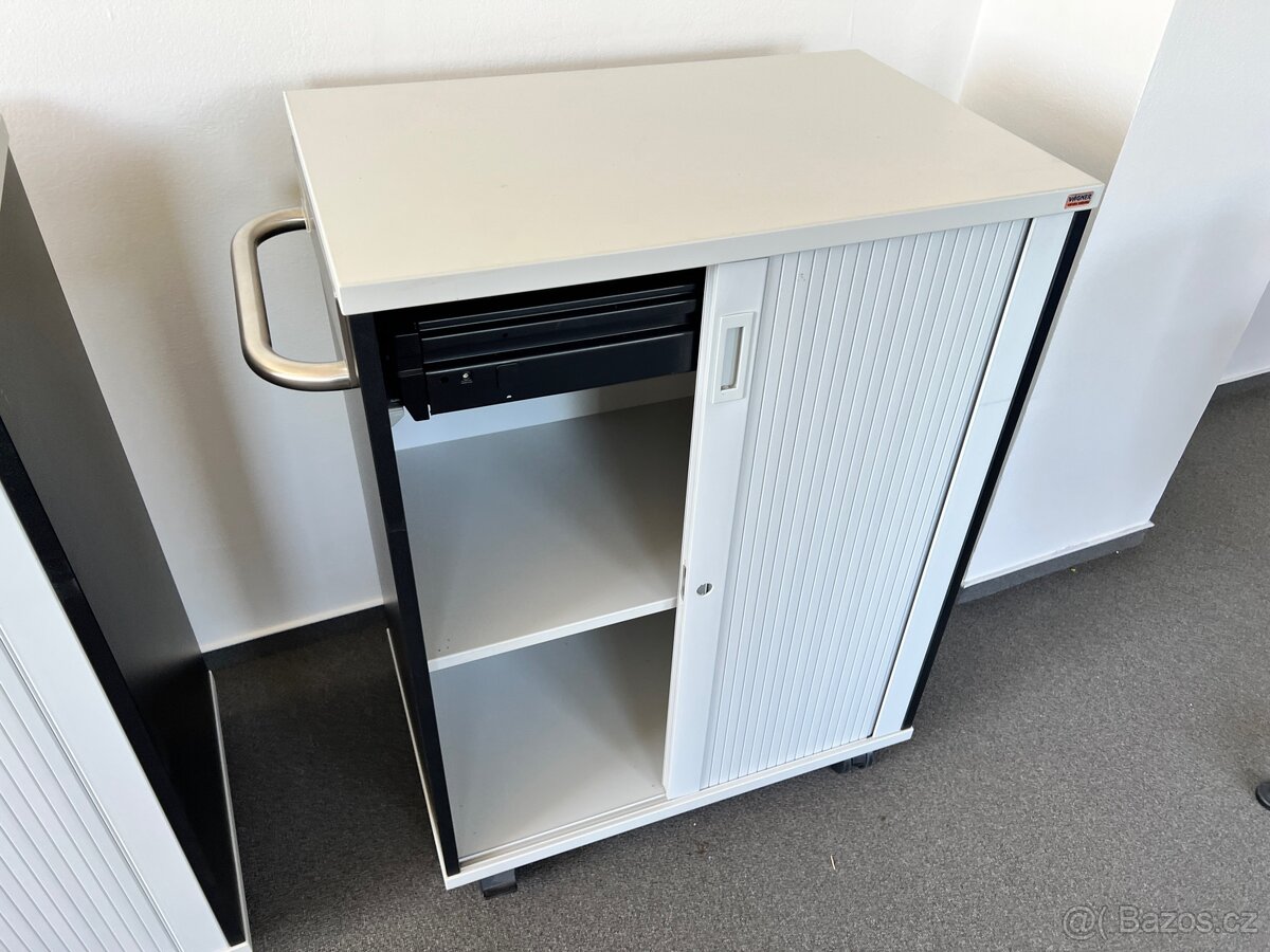 Vybavení kancelaře, nabytek, monitory, kavovary atd - 5