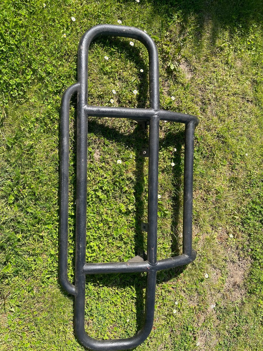 Prodám přední nárazník na Suzuki samurai - 5