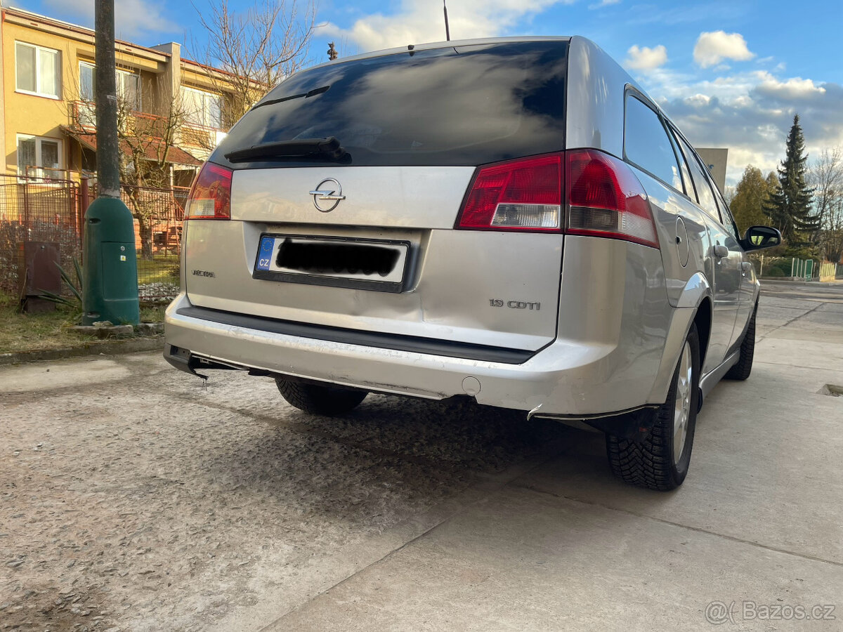 Opel Vectra C Combi 1,9CDTi 88kW rok 11/2005 - 5
