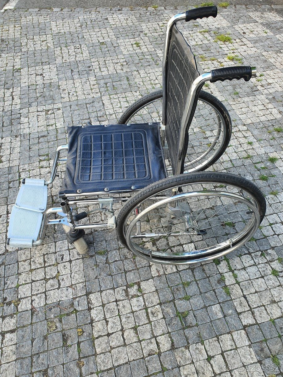 invalidní vozík, jde složit do auta - 5