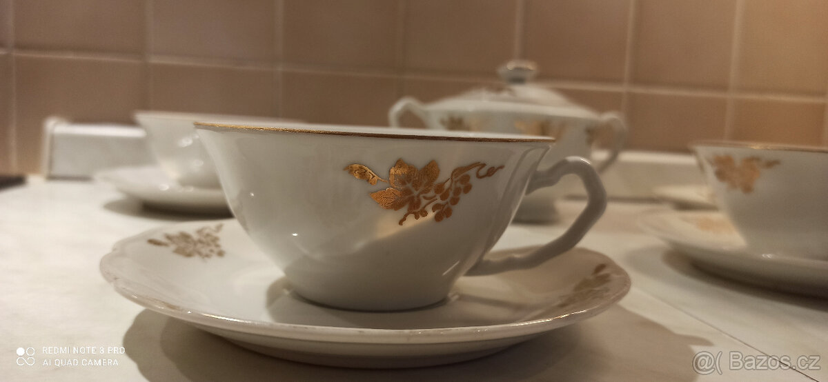 Čtyři šálky s cukřenkou - 5