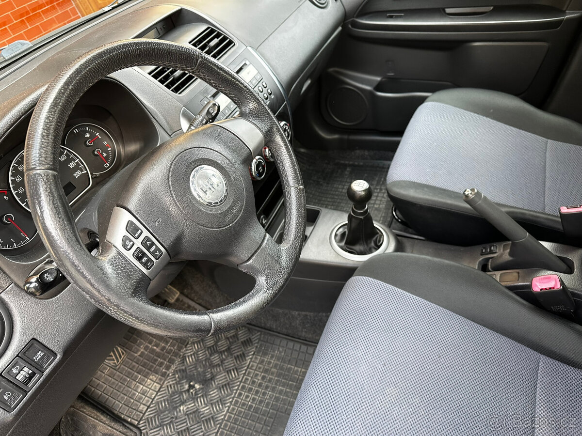 Suzuki SX4 4x4 1.6 benzin, zimní pneu, funkční - 5
