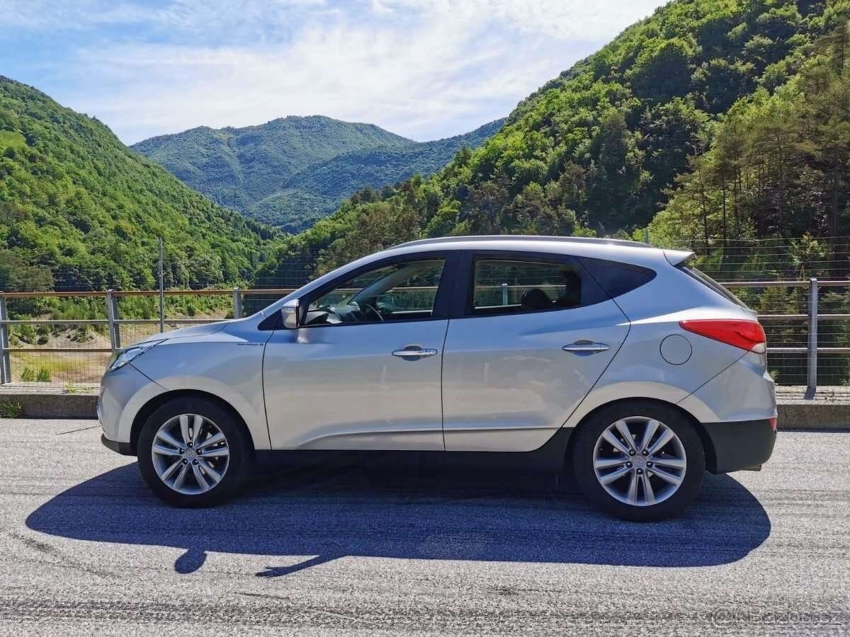 Hyundai ix35 2.0 diesel2.0i benzín l červená čierna stri2014 - 5