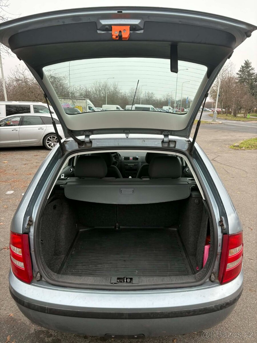 Pronájem auta Škoda Fabia - 5