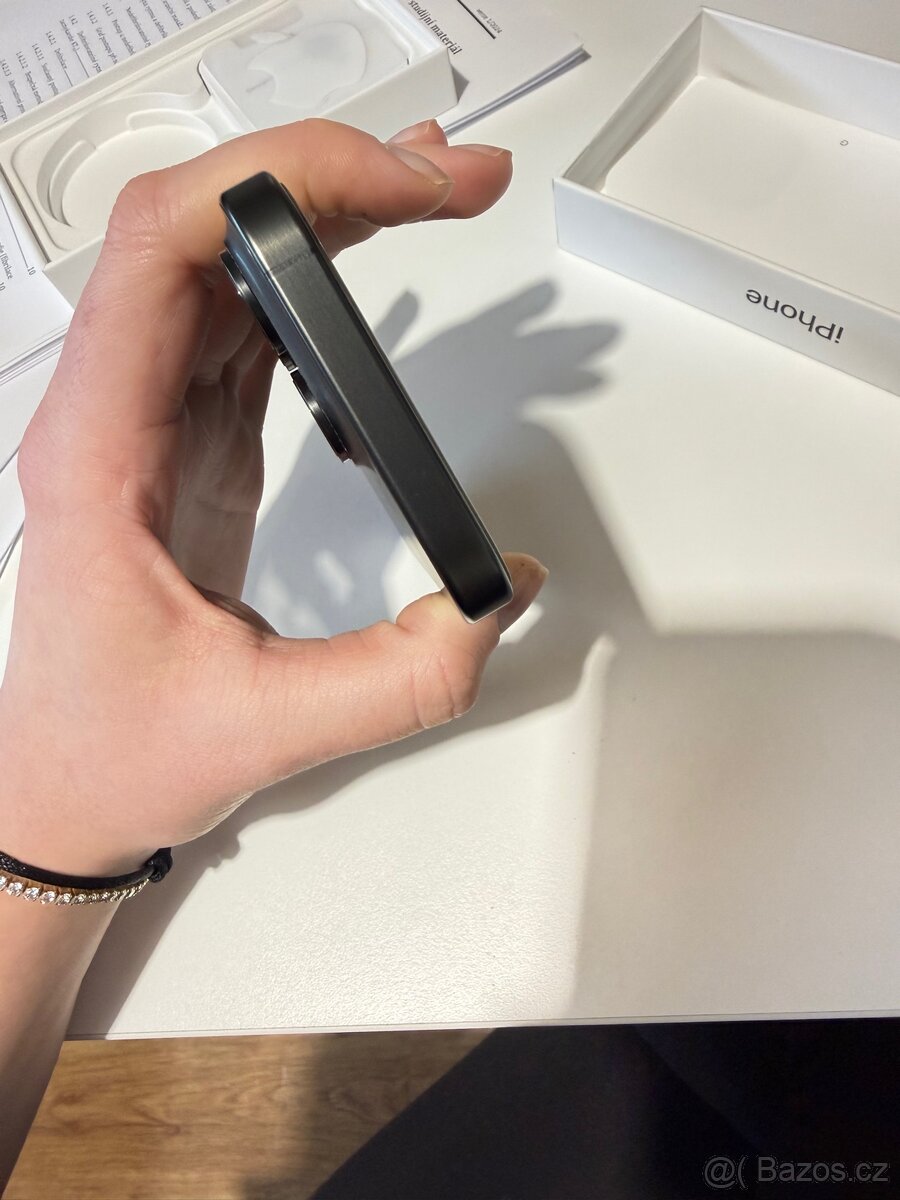 iPhone 15 pro 128gb černý titan - 5