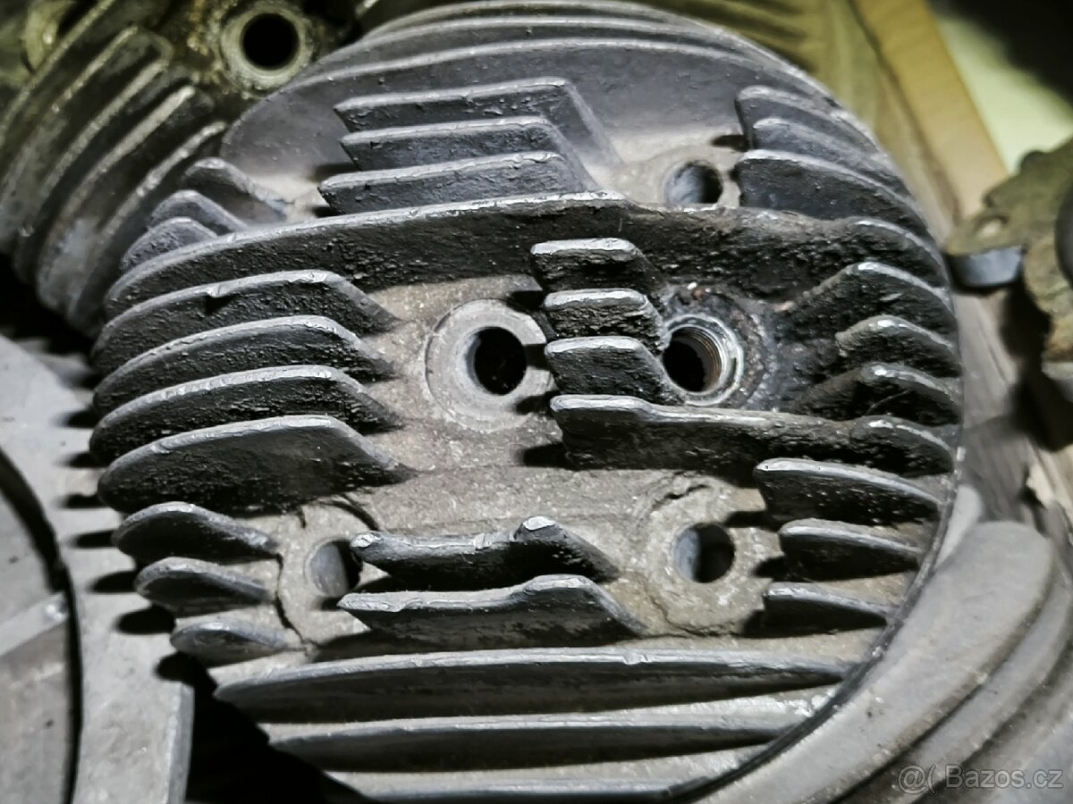 Hlava válce motoru BD 1S 72a - 5