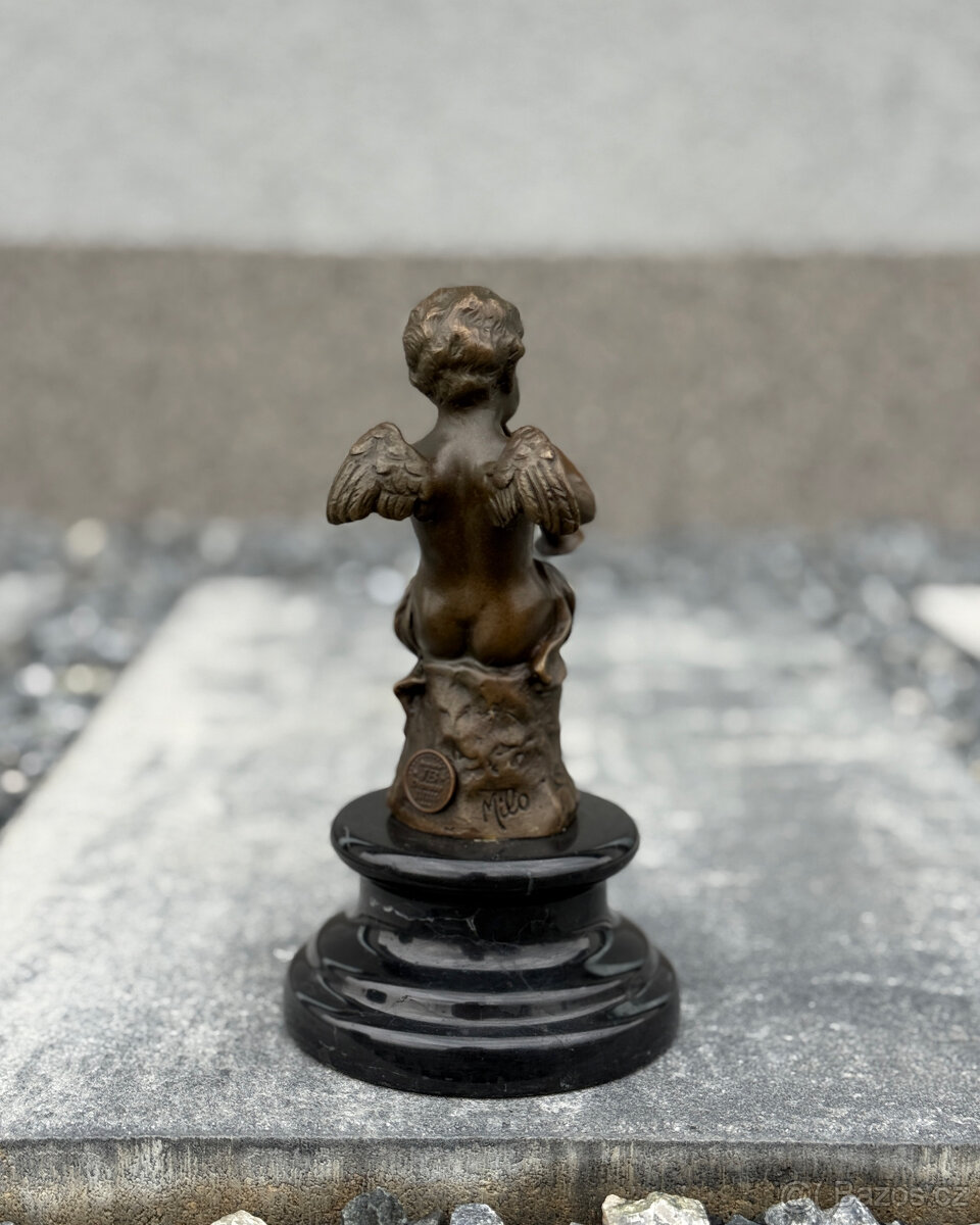 Bronzová socha Putto s flétnou andělská soška dítěte bronz - 5