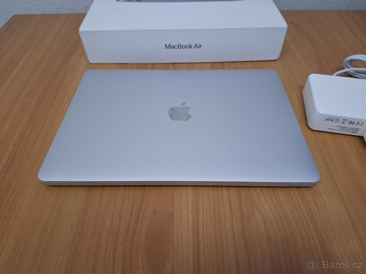 Macbook Air 13 palců M1 chip 16GB RAM 256 SSD 230 cyklu - 5