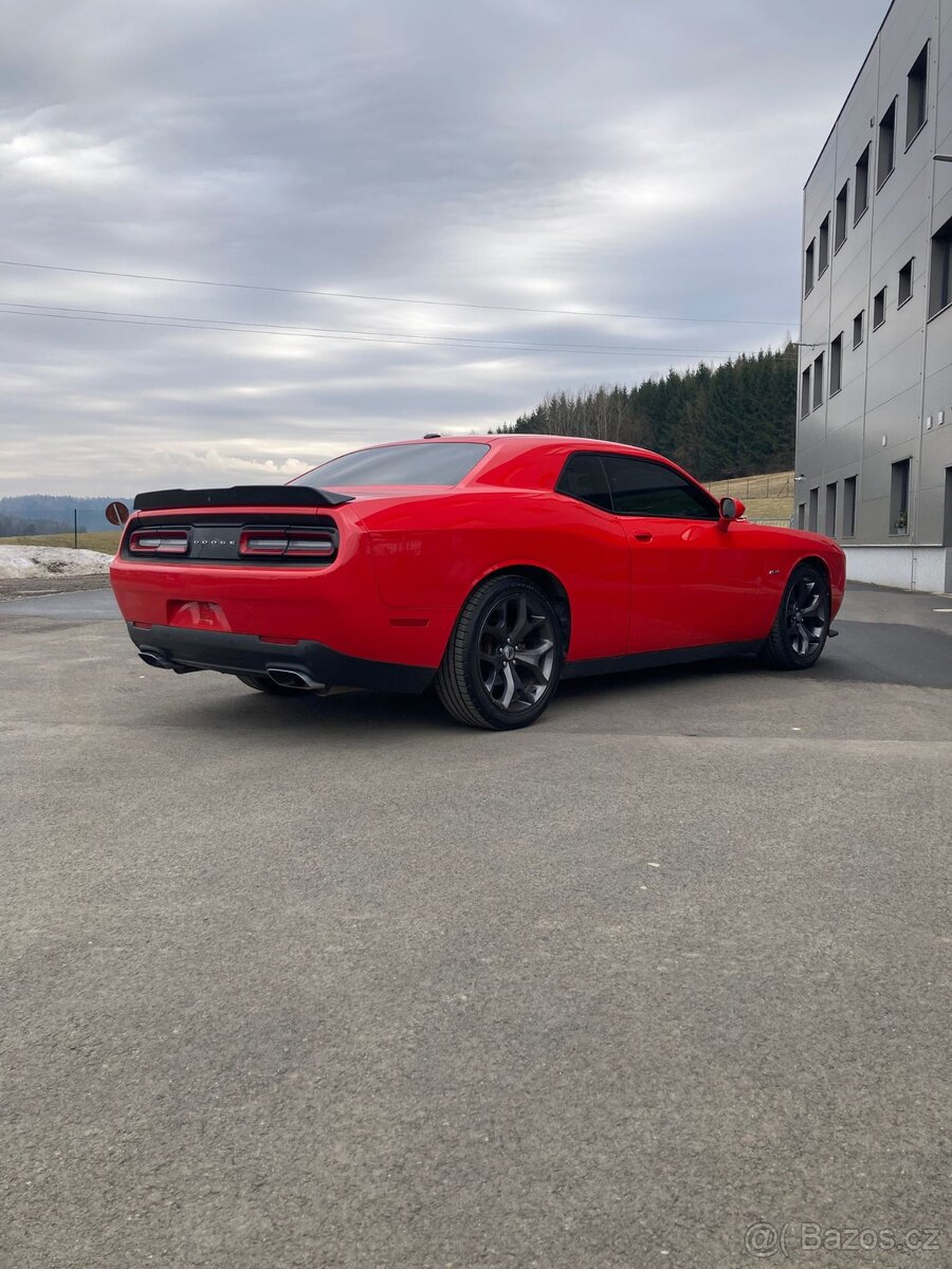 Dodge Challenger 5.7 - 5