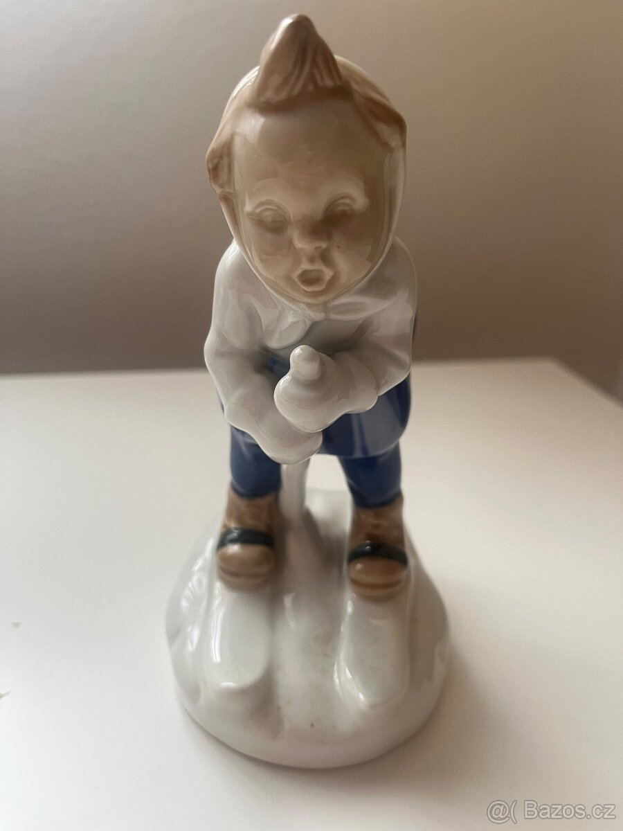 Porcelánová soška - malá lyžařka - 5