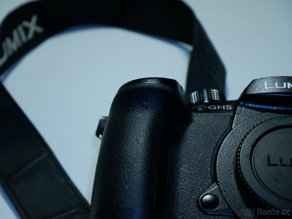 Panasonic Lumix GH5 + Leica 12-60 + příslušenství - 5
