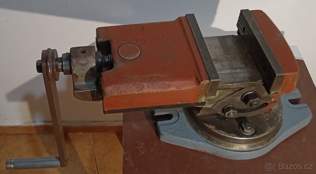 Naklápěcí svěrák Vihorlat strojní otočný 150mm - 5