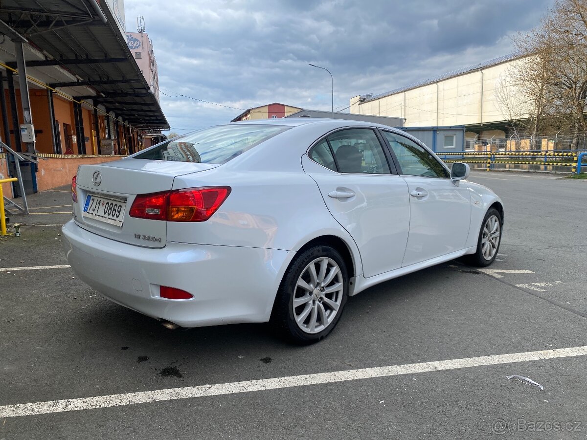 Lexus IS220D rok 2011 - 5