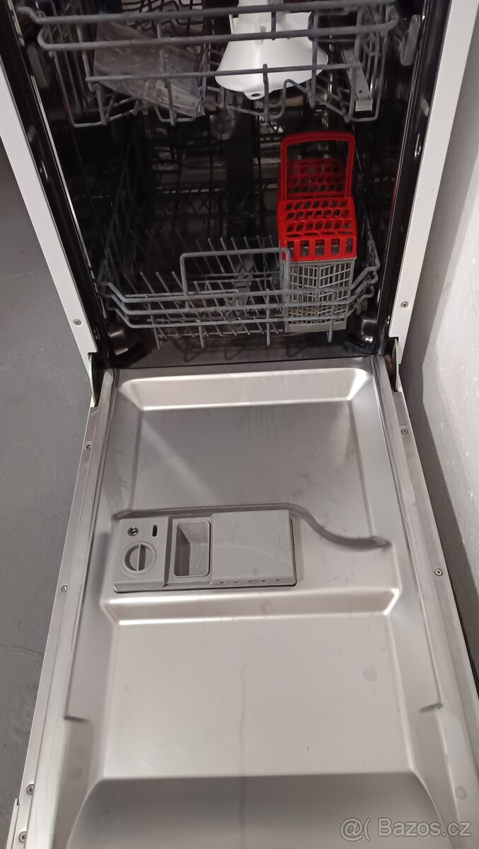 Vestavná myčka nádobí Mora - 5