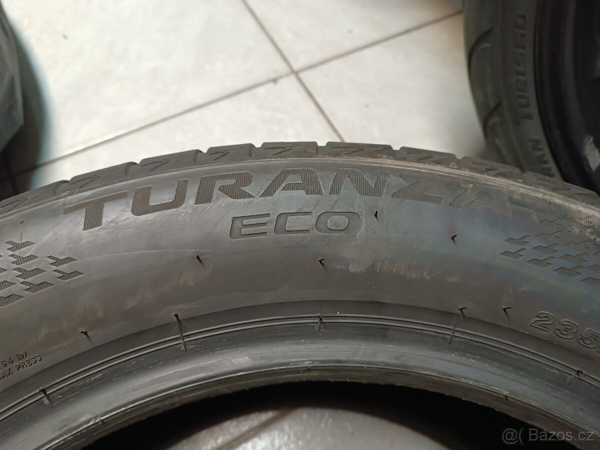 Bridgestone 235/55R18 100V - 5