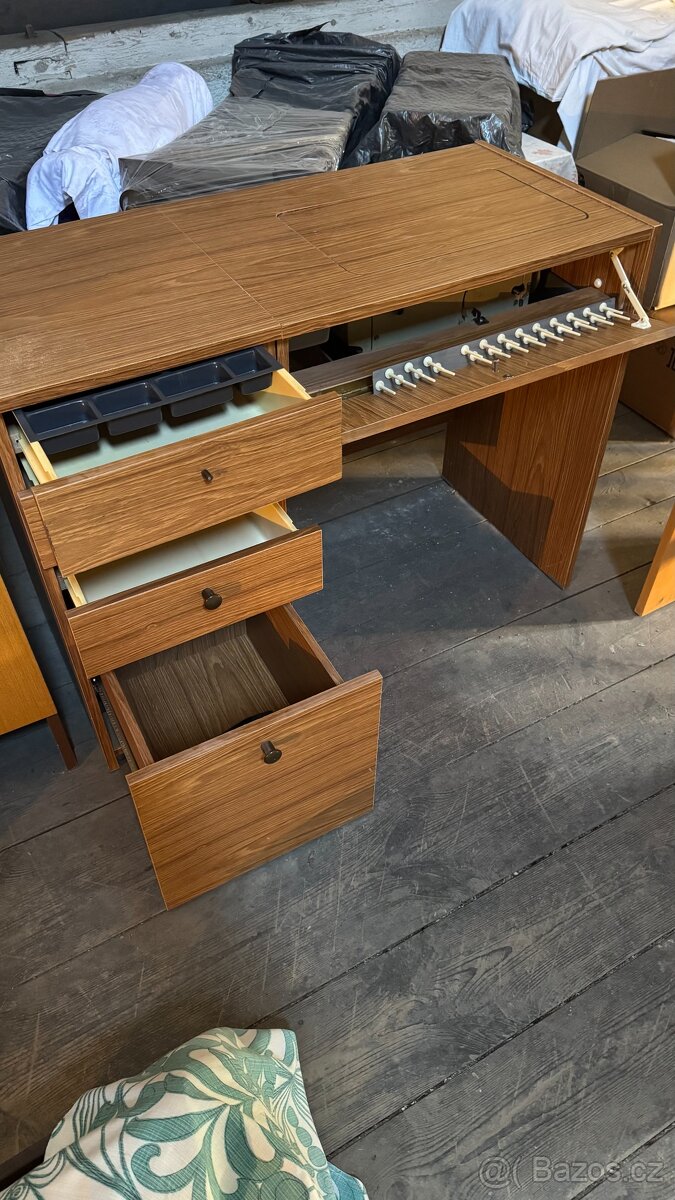 Prodám funkční skříňkový šicí stroj Veritas - 5