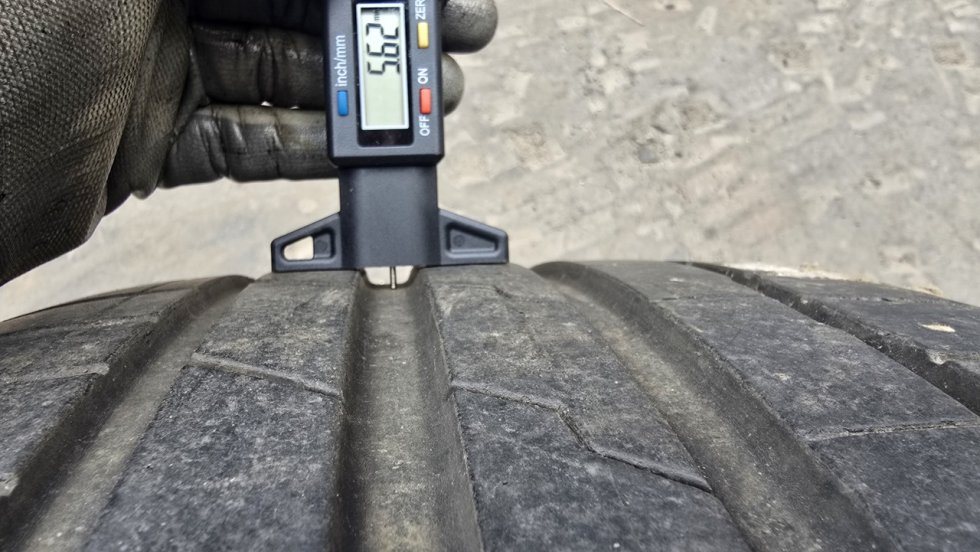 Letní pneu 235/35/19 Hankook - 5